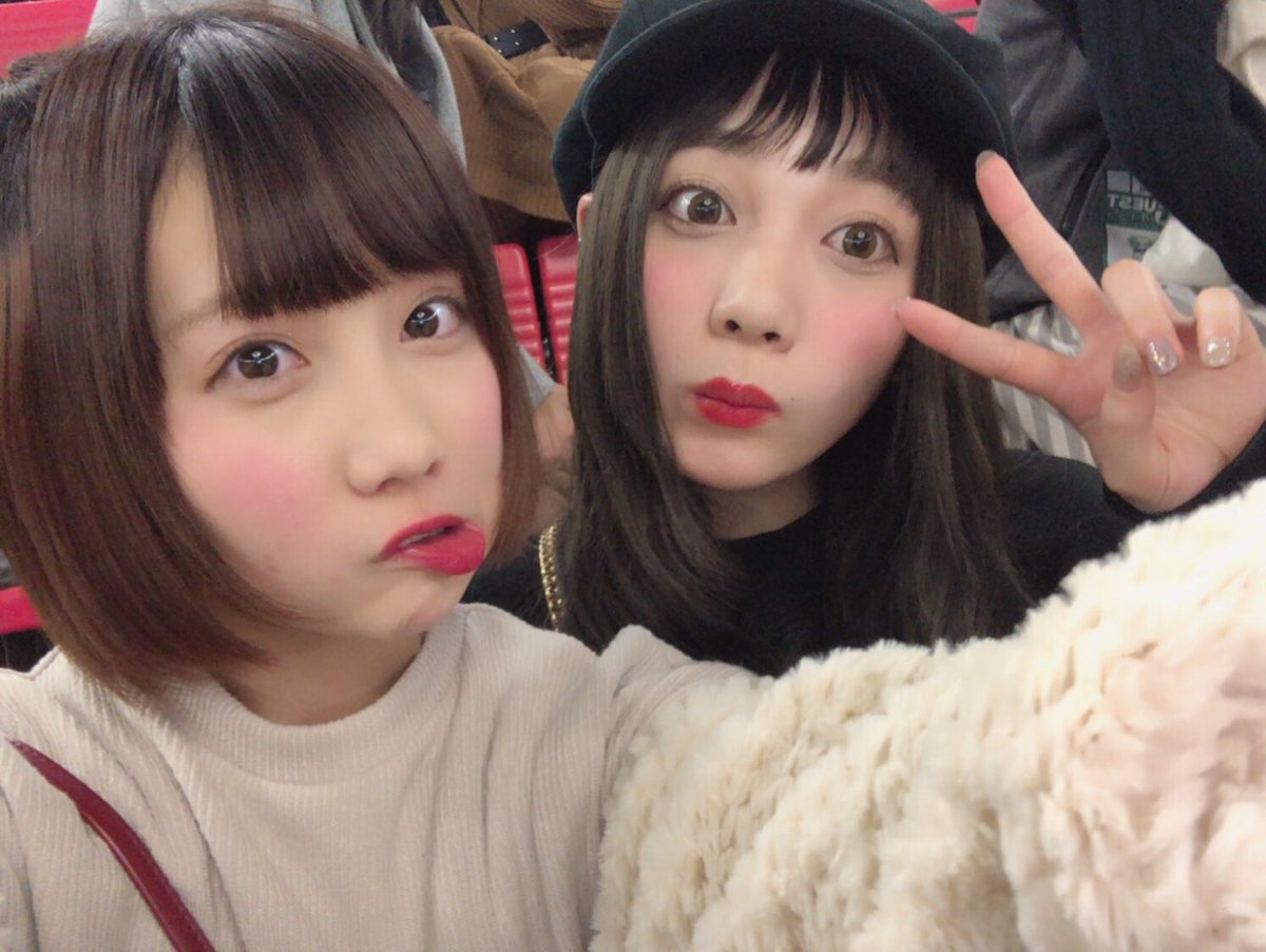 FURUKAWAYUKA_'s tweet photo. 昨日も今日も会った笑笑ことしもよろしゅう😀 https://t.co/Cv0Zym84U9