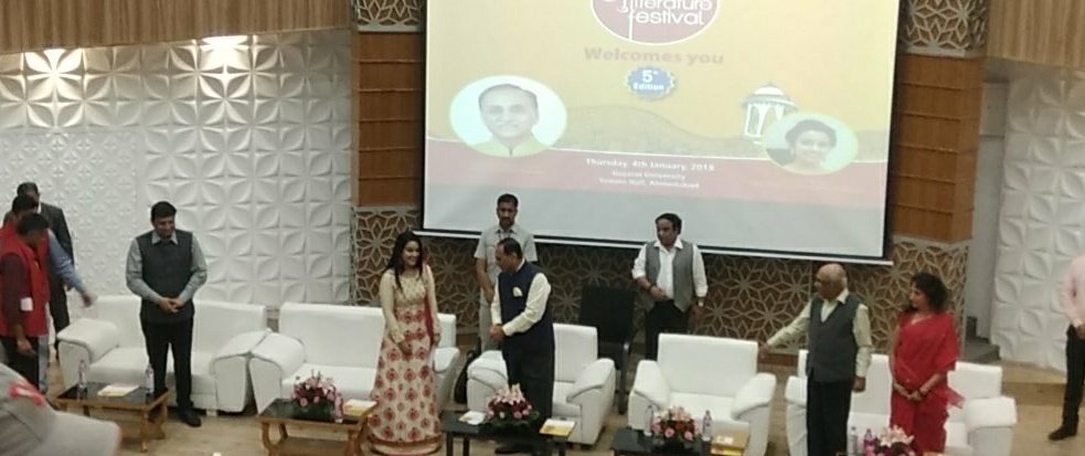 its_harshdoshi's tweet photo. GLF Awards' Chief Guest-Shrimati Amruta Fadanvis. https://t.co/LMRkYaFhOH