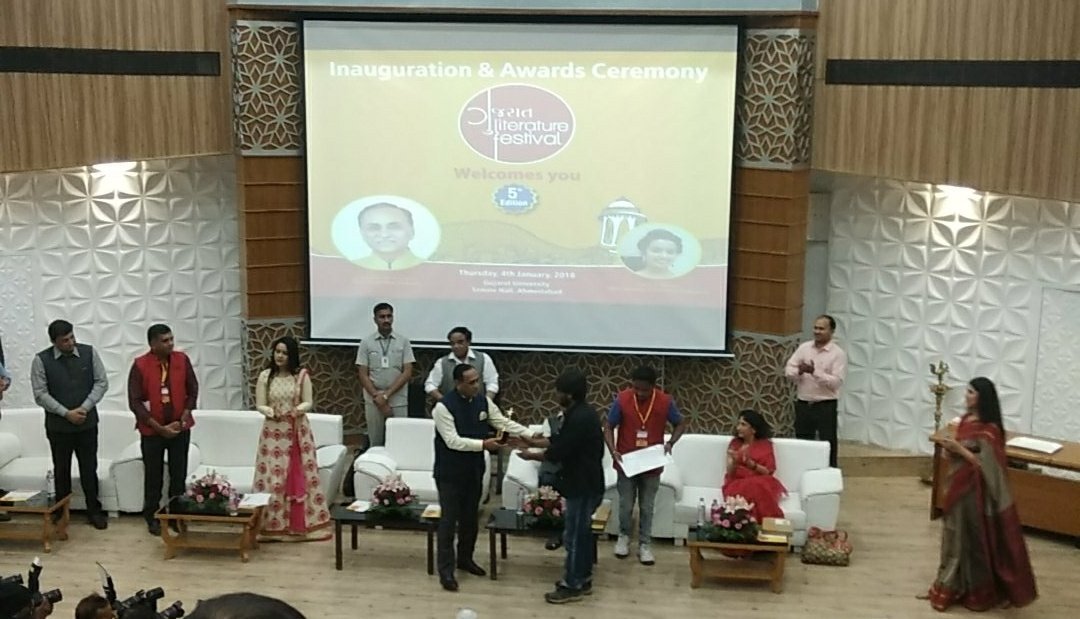 its_harshdoshi's tweet photo. Best Drama Writer -Ankit Gaur

#RupaniAtGujaratLiteratureFestival https://t.co/hmUcAIsjs5