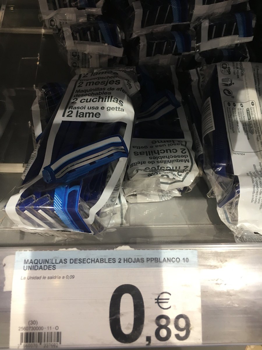 mjoselopez_'s tweet photo. Hola @CarrefourES. Me interesa mucho saber una cosa. 
¿Por qué uno de estos dos paquetes de cuchillas cuesta más del doble que el otro? Mismas unidades, 10. 
Las dos son de vuestra marca.  
No tendrá nada que ver a quién “supuestamente” van dirigidas, ¿verdad? https://t.co/HrdyxNP4vF