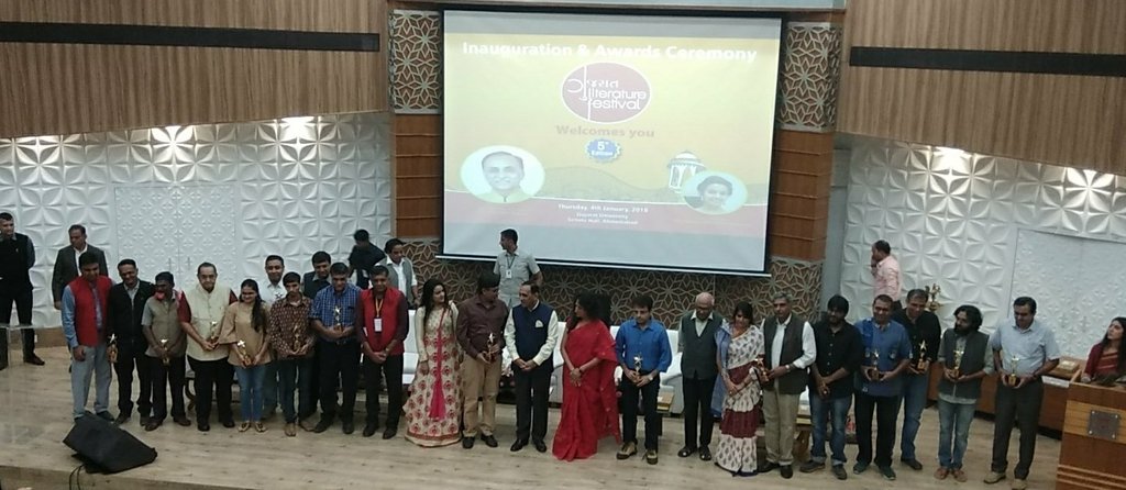 its_harshdoshi's tweet photo. Gujarat Literature Festivals Awards Winners With the CM Vijay Rupani &amp; All Honorable Guests.
#RupaniAtGujaratLiteratureFestival https://t.co/OkrcDuBz0c