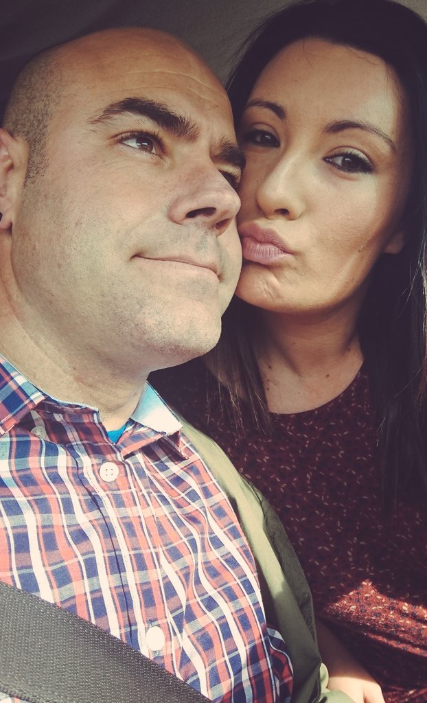 Alejandra9890's tweet photo. Esta es tu cara cuando curras el día 31 entero y al día siguiente a tu chico le da por llevarte a comer a tu sitio preferido a comer, al centro comercial con la nena, a las bolas, a la feria y de cena.... #QuiereAcabarConmigo https://t.co/4gin486cic