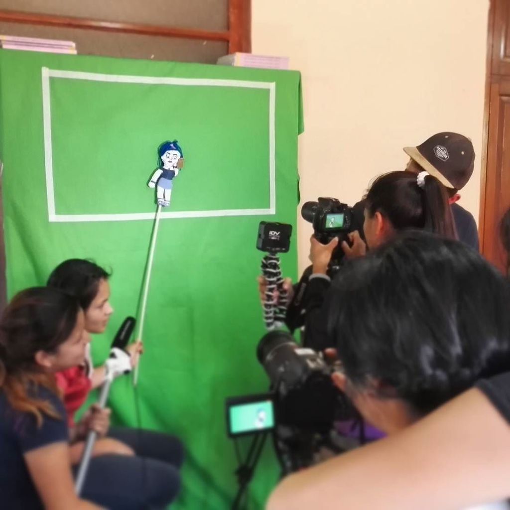 Meliponi_Asso's tweet photo. https://t.co/bj9aFxkiDX #VidéoParticipative sur problématique #traficsexuel av jeunes #filles du centre d'accueil de victimes de commerce et de trafic de personne de #Cochabamba (#Bolivie), #LifetimeProjects et #Meliponi 📷 #ParticipatoryVideo #VideoPart… https://t.co/cUZo4jYMgQ https://t.co/sJlwiuHvAS
