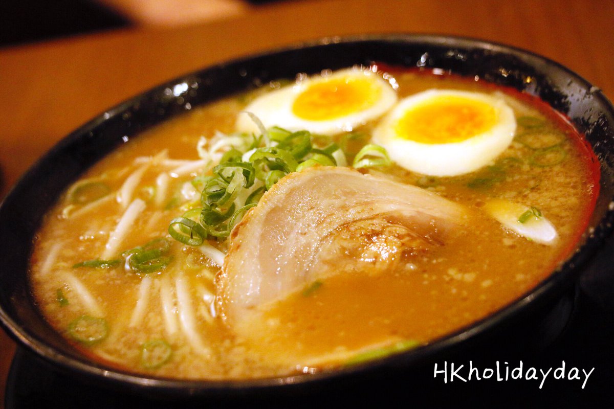 每天美食 每日びしょく Everydayfood ラーメン四天王 道頓堀極具人氣的拉麵 在道頓堀拉麵 激戰區中 四天王拉麵也佔有重要席位 店內主要提供三款拉麵 醬油味 鹽味 味增味 可按照個人喜好選擇 手打拉麵麵質幼細 當中蘊含店家對客人的