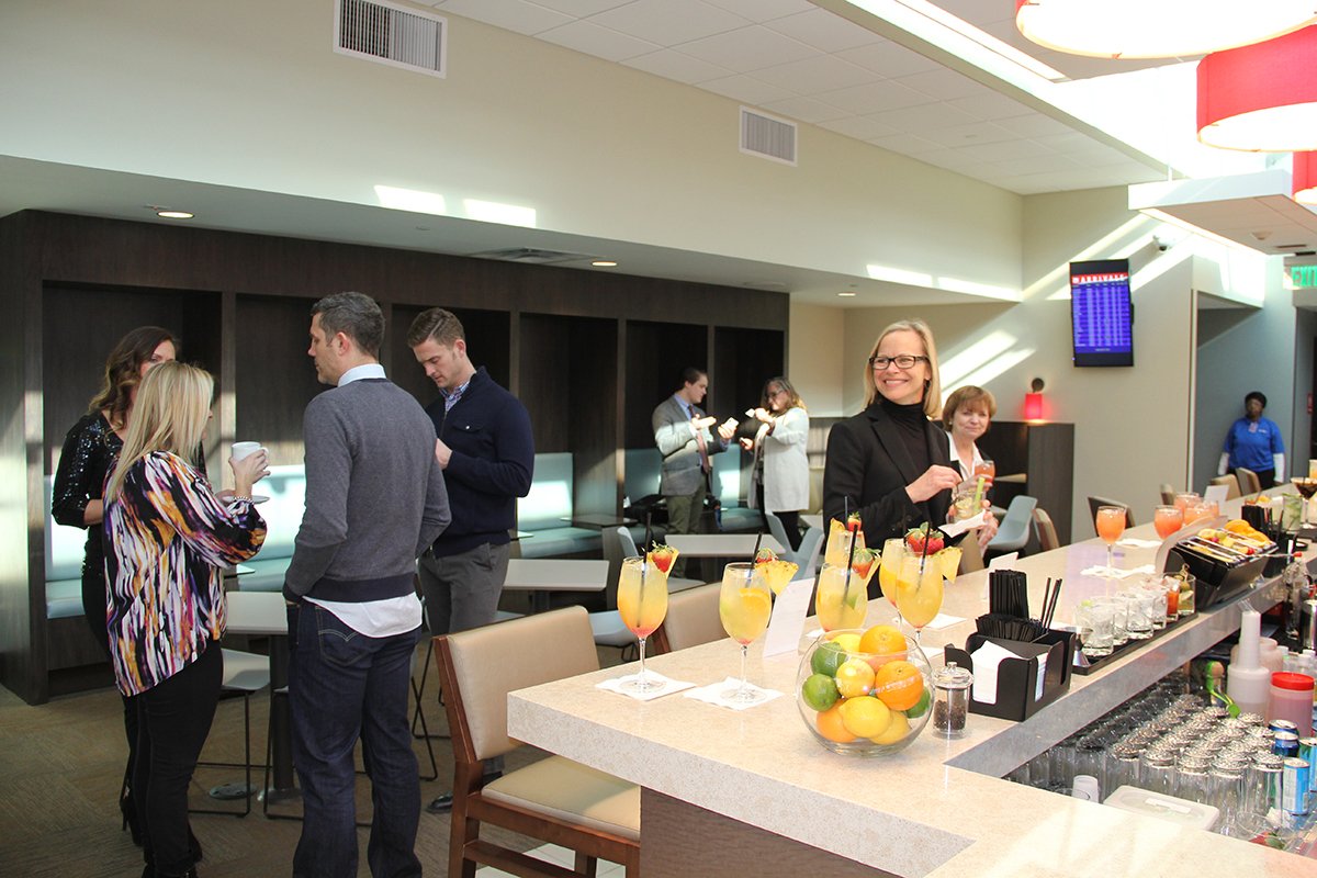 flystl's tweet photo. More inside pics of the new #wingtipsstl lounge at Terminal 2 opening Friday- daily rate or membership- any airline. https://t.co/NouA5hRQqH