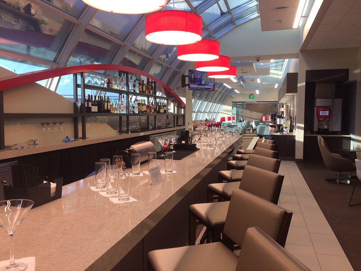flystl's tweet photo. More inside pics of the new #wingtipsstl lounge at Terminal 2 opening Friday- daily rate or membership- any airline. https://t.co/NouA5hRQqH