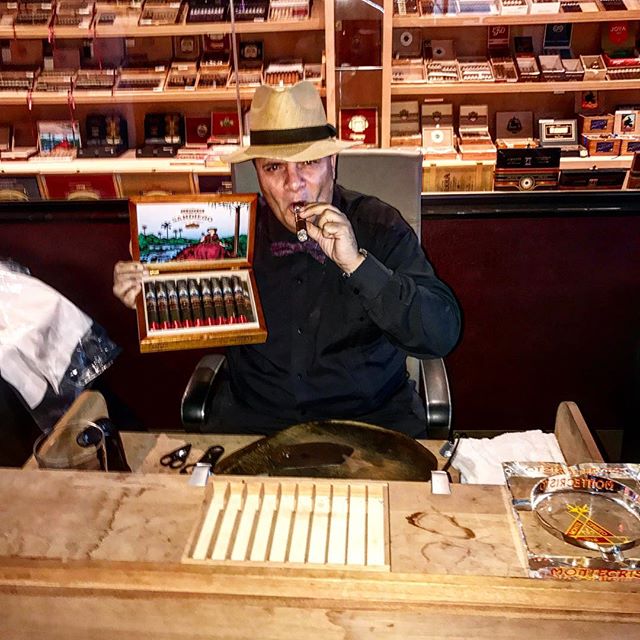 primecigarmiami's tweet photo. #TBT Always a pleasure to have master cigar roller such as Pablo Romay with us to honor the tradition and share insights with our members. Just one of the many perks of a membership. To learn more call (786) 622.2220
.
#cigarnation #masterroller #cuban #cigars #botl #sotl #miami https://t.co/Q71PSQFpjP