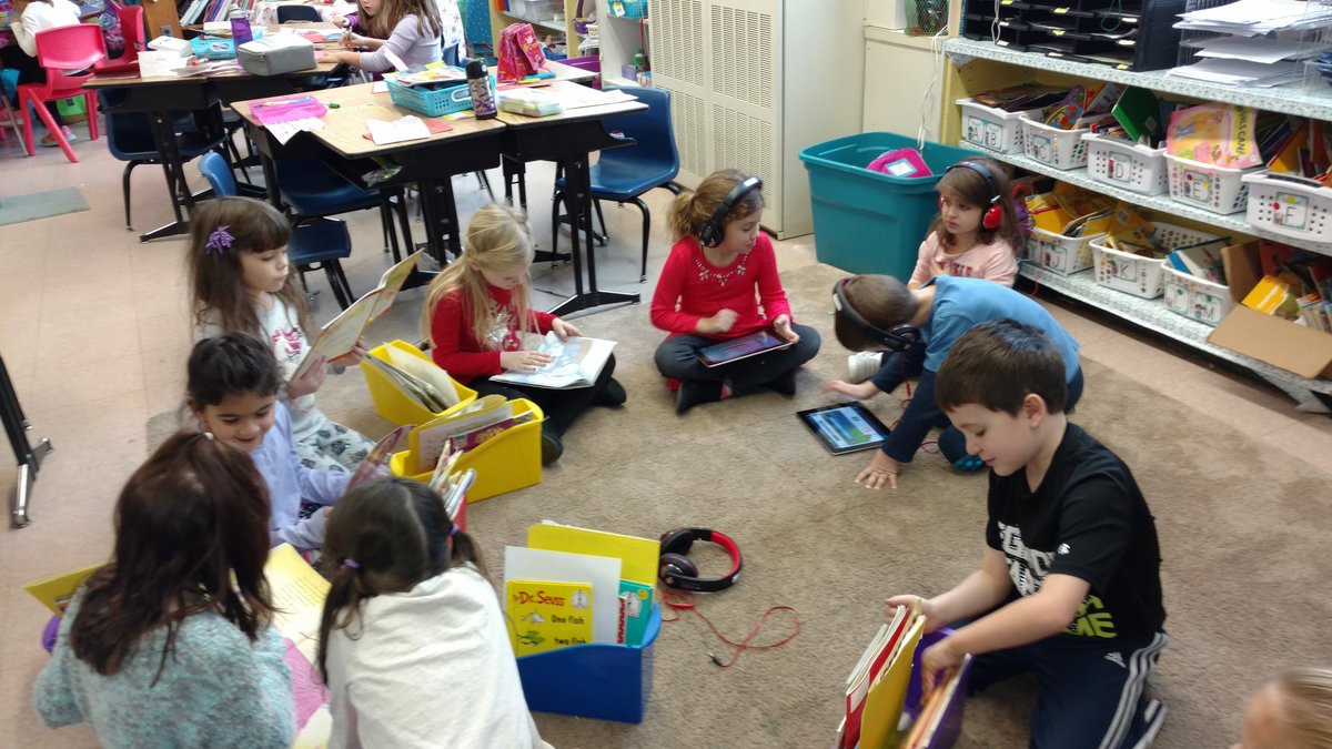 Firsties choice during indoor recess...reading with partners and Dream Box are winners!!! @NutSwampTigers <a href="/MTPSpride/">Middletown Township Public Schools</a> #MTPSpride #NutSwamp