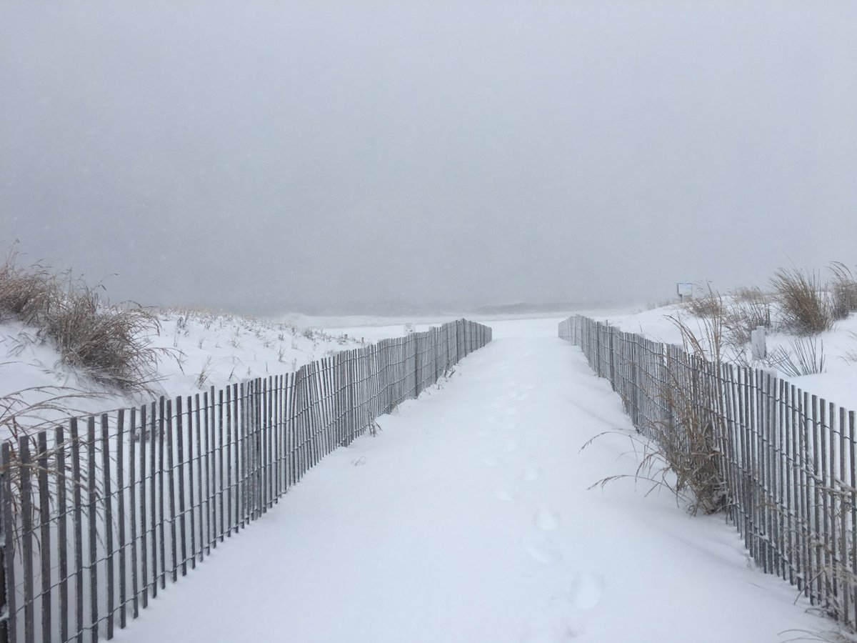 oceancitywaves's tweet photo. #blizzard2018 #ocmd2018 https://t.co/u8eMooxMe6