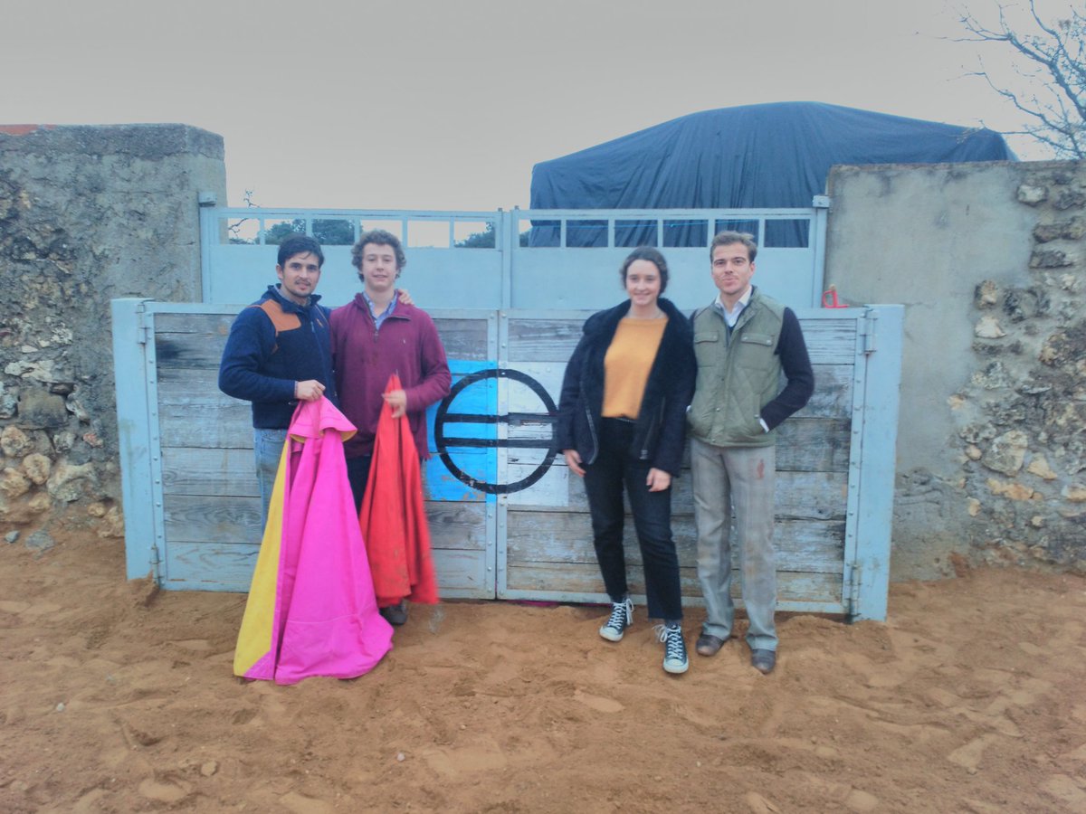 Tarde de tentadero en la Vega J Cortés y A Aguilar con Alvaro y Beatriz hijos tarde bonita además de interesante unos días nos divertimos otros sufrimos
