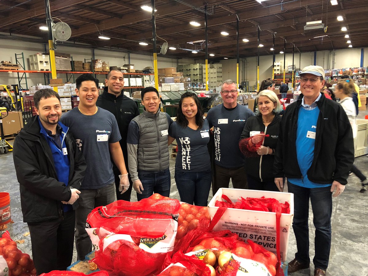pankowbuilders's tweet photo. Our #PankowWarriors started the year by #givingback to @ACCFB by bagging and sorting pears and onions. Their contributions, with many others, was a grand total of 26,610 lbs - the equivalent of over 22,000 meals for those in our communities. #pankowlife https://t.co/Cowq4pA6yA