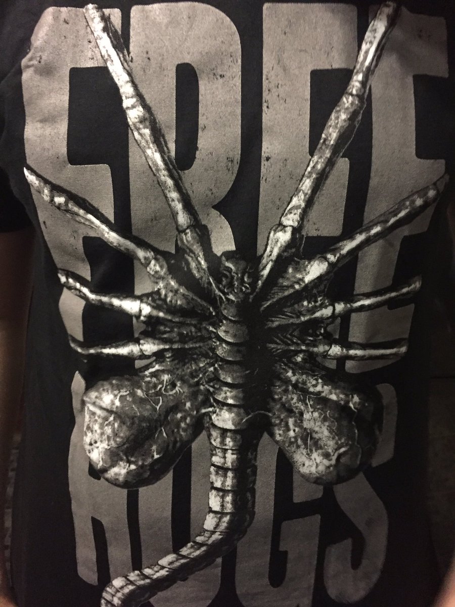 juljouanneau's tweet photo. Madame m'a offert ce t-shirt 👍🏻#alienforever https://t.co/pJ8Ru06zQw