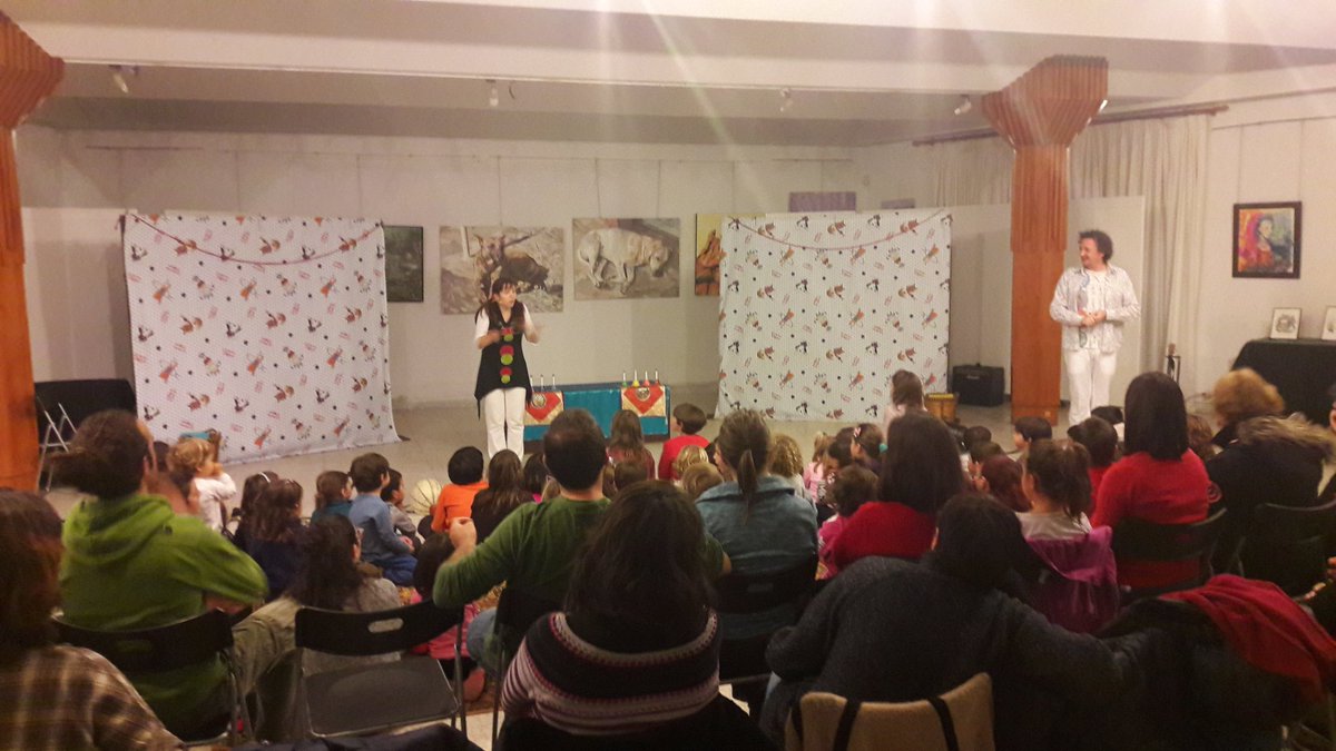 ManzanaresReal's tweet photo. Y completamos otro lleno en la Casa de la Cultura para ver "Mi primera Navidad", un espectáculo de teatro para los más pequeños.
#manzanaresmegusta 👍🏻
@Proyecto_Manza https://t.co/BshhPLrZIv