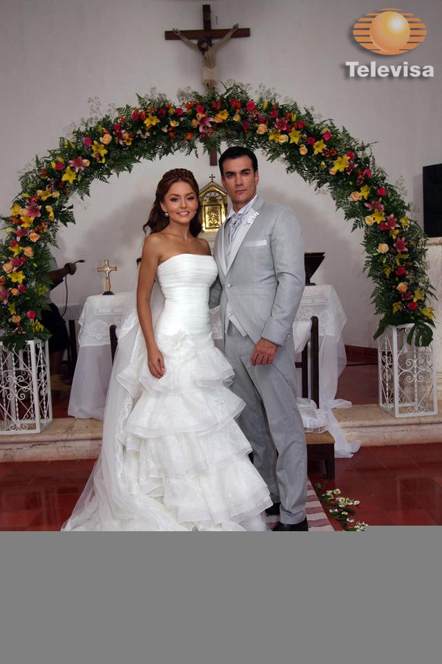 ElisaCastanon5's tweet photo. Porfin soy tu esposa mi amor https://t.co/Kjlp1hlyuX
