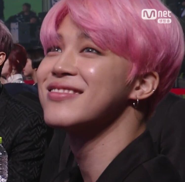 bomba3012's tweet photo. Из серии: не вижу разницы 🍩

#BTS #방탄소년단 #JIMIN https://t.co/PH6mCYIUMd