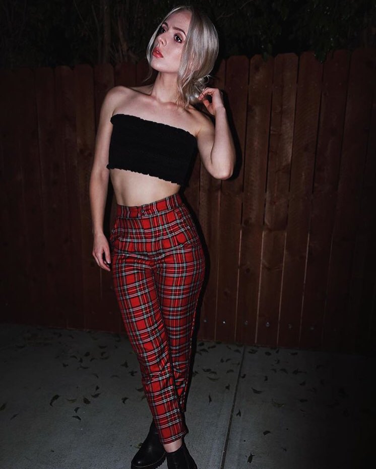 madilynbailey's tweet photo. 🍀 these are my lucky pants 🍀 https://t.co/e39Z9SvEWp