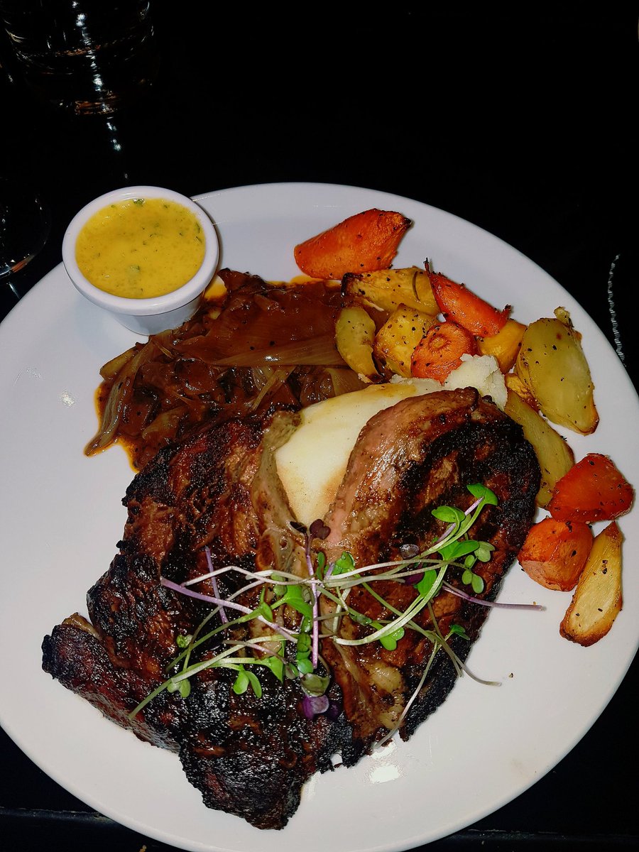 Amazing #localsteak &amp; #freshlocalproduce @PeppersMallow... starting 2018 #supportinglocal and eating #farmtofork