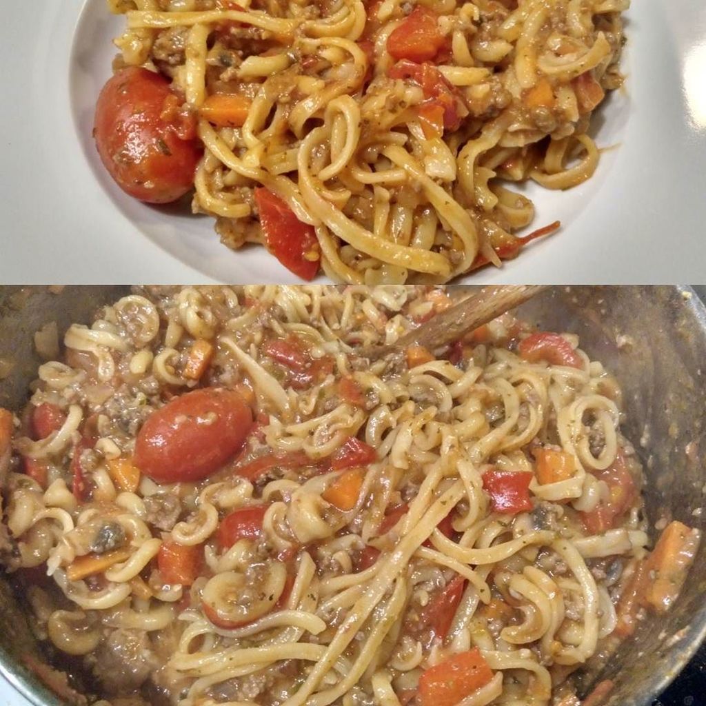 rowi's tweet photo. https://t.co/5U5r2VjsM7 One Pot Pasta Tomate Bolognese
#OnePotPasta #Datteltomaten #Springli https://t.co/rhSCbv5eu4