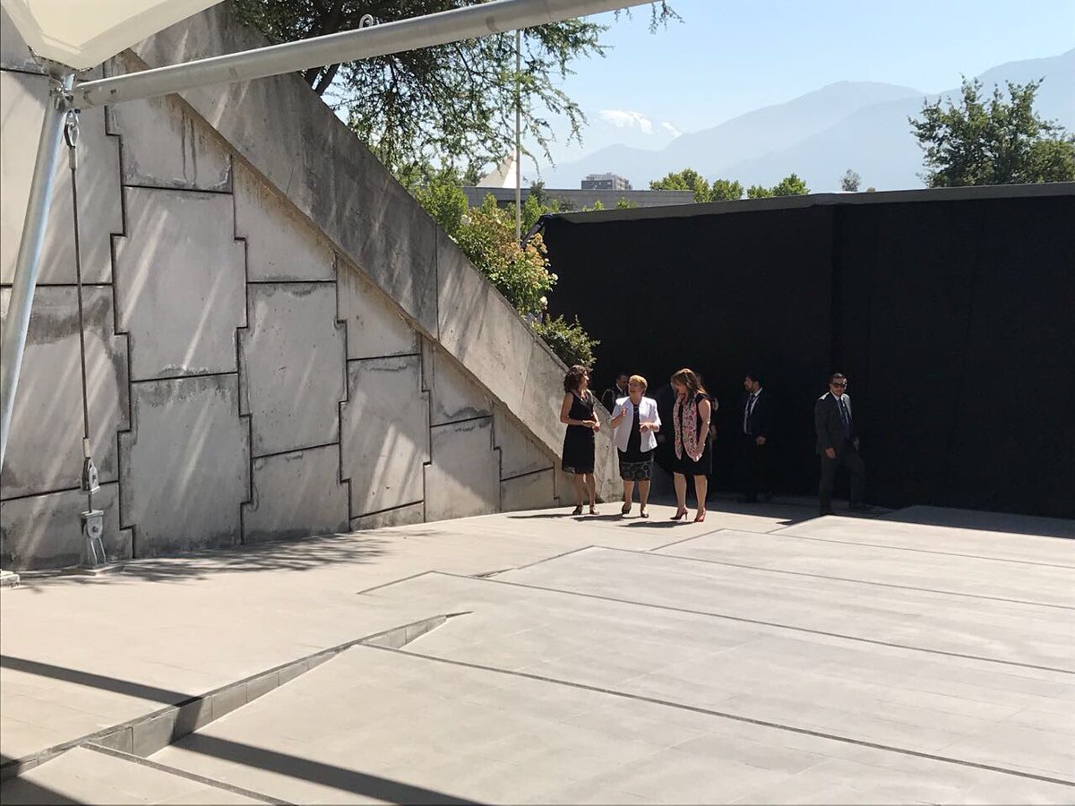 archivo20142018's tweet image. Ahora: Presidenta @mbachelet inaugura el "Túnel Universo", en el @MIM_museo, la mayor muestra interactiva sobre astronomía de América Latina.