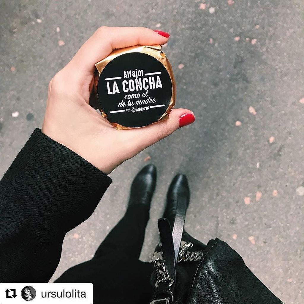 laconchagourmet's tweet photo. Últimamente tenemos unos embajadores de lujo 😍 #Repost de @ursulolita ・・・
Hola Buenos Aires, te traigo un souvenir de Barcelona ❤️ https://t.co/wT9Ry6FuoD