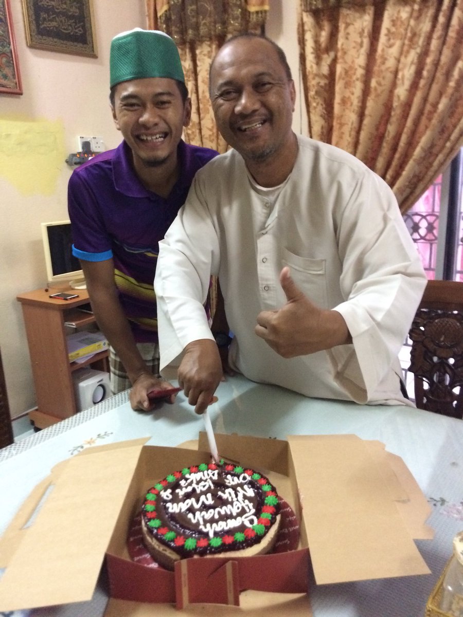 meerulasyraf's tweet photo. sanah helwah to my herooo.. u r the great dad.. May Allah bless u dunia akhirat.. semoga dimurahkan rezekii.. dikurniakan kesihatan yg baik. tq mnjaga kami sekeluarga.. we love u
#nikman4164
#heroinmylife
#niksfamily https://t.co/4JAyFVUVYK