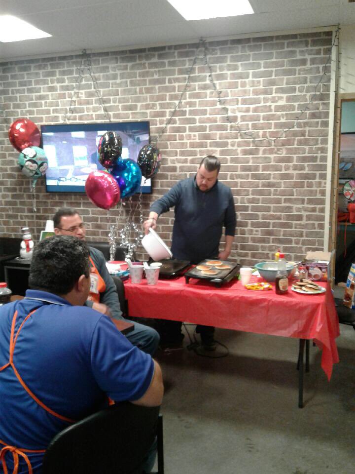 jon_bodi1's tweet photo. Joe T cooking “ snow day “ pancakes for the associates.  Thx Joe for taking care of our team !! https://t.co/OKTMPJlxdk