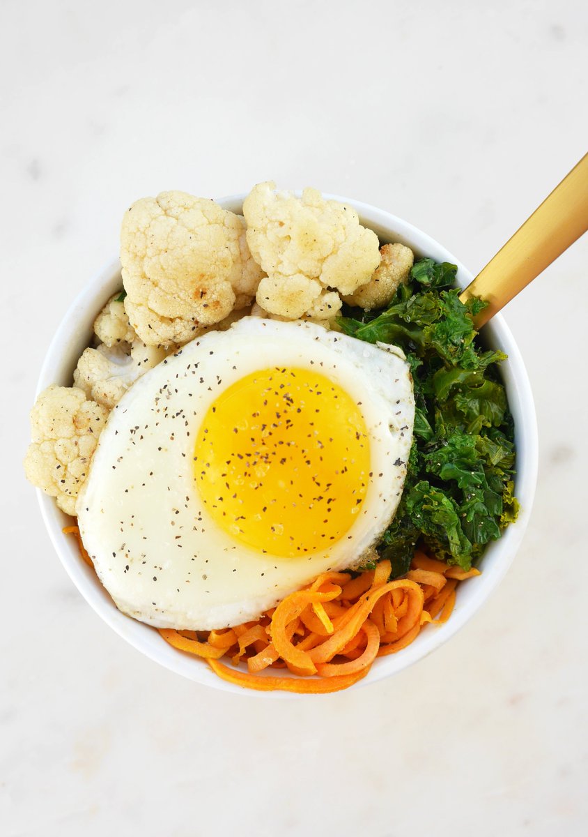 #ad Making veggies for breakfast a thing: seasonal breakfast bowl made with sweet potato noodles, kale &amp; cauliflower all sautéed with <a href="/brummelandbrown/">Brummel & Brown</a> Organic buttery yogurt spread made with plant-based oils. Topped off with a sunny side up egg for protein. #brummelandbrown