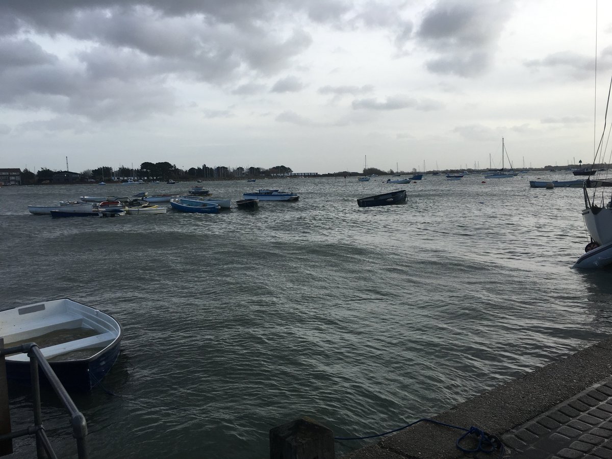 CCLettings's tweet image. It's a stormy day in #Emsworth today! Watch out for flooding and high winds. #storm #windy #floods #January #CCLettings