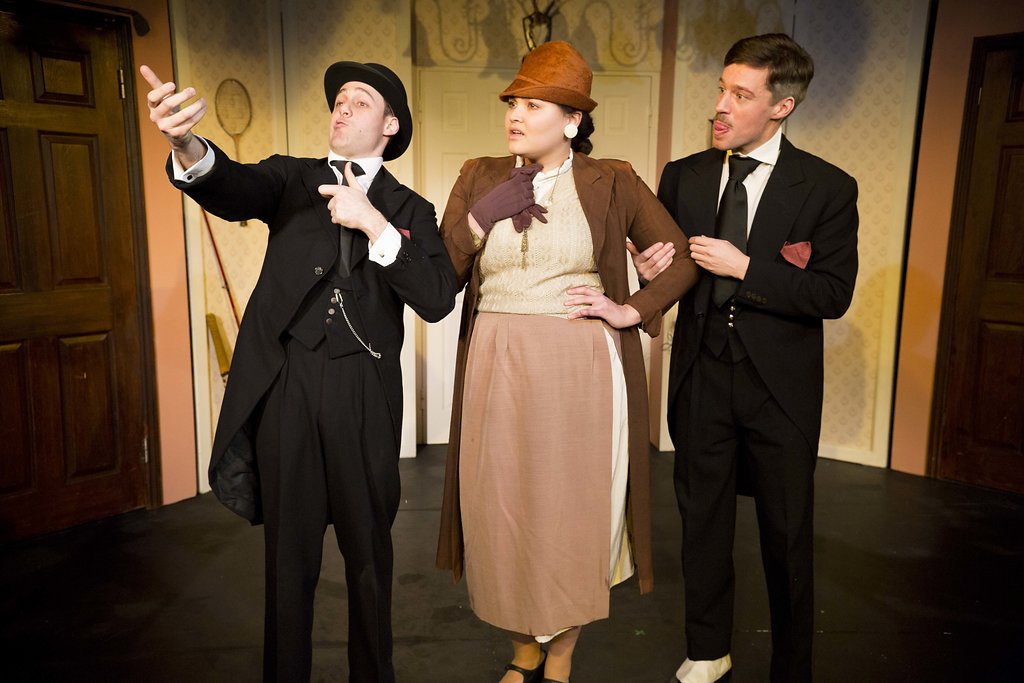 Thark2017's tweet photo. Just 4 chances left to catch our fruity farce @draytonarmsSW5. MUST END 6TH JAN. BOOK HERE https://t.co/krYyUgqIIV
★★★★ @IThankYouTheatr 
★★★★ @NationalStudent 
★★★★ @LondonTheatre1 
★★★★ @arts_unity 
Best Director @OffWestEndCom https://t.co/Cvu9MKYDoC