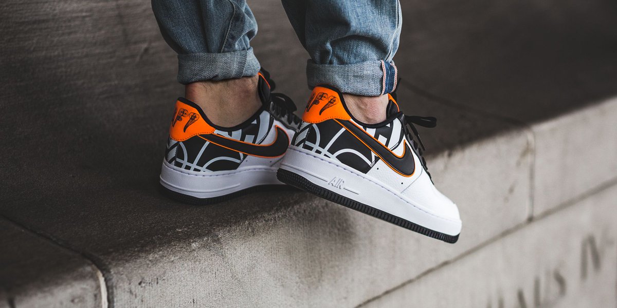 nike air force 1 07 lv8 white black & total orange