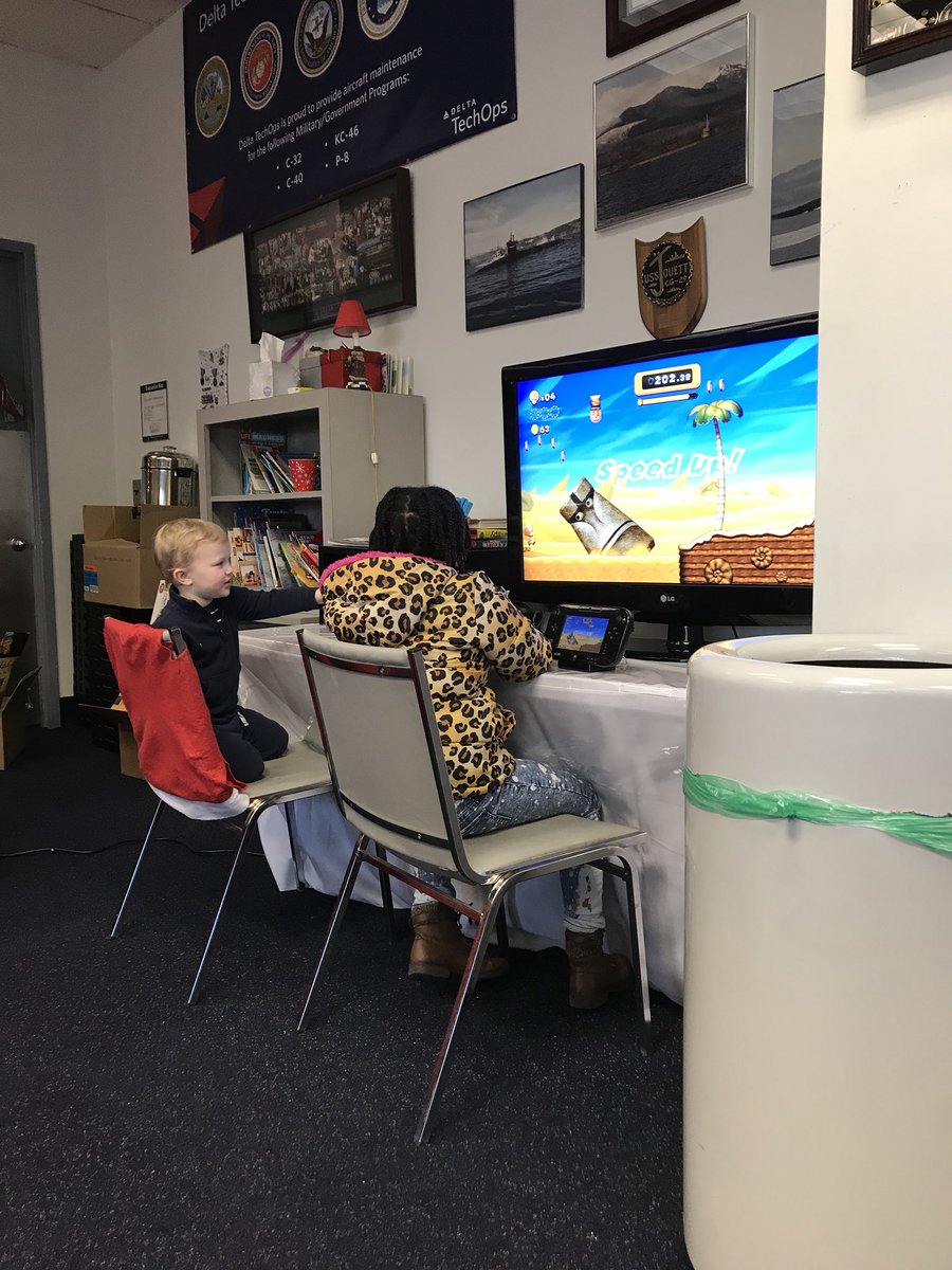 MissKerr's tweet photo. Thank @Delta for your military lounge and providing our family with a fun space during our 12 hr delay! #takingcareofthetroops https://t.co/srLuJ1hXIY