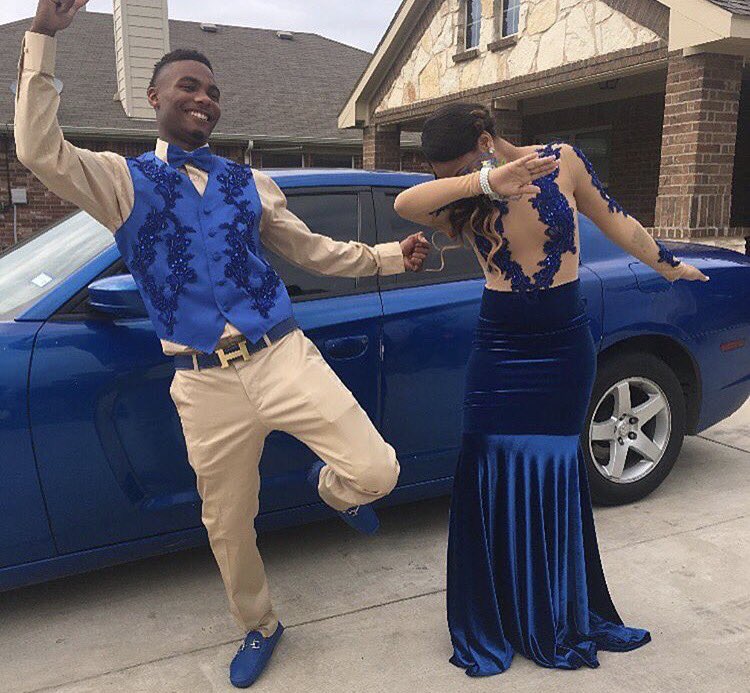theGOLDdonna's tweet photo. Now Booking for #prom2018 your favorite #dallasseamstress #custompromdress https://t.co/8A6l40YGrI