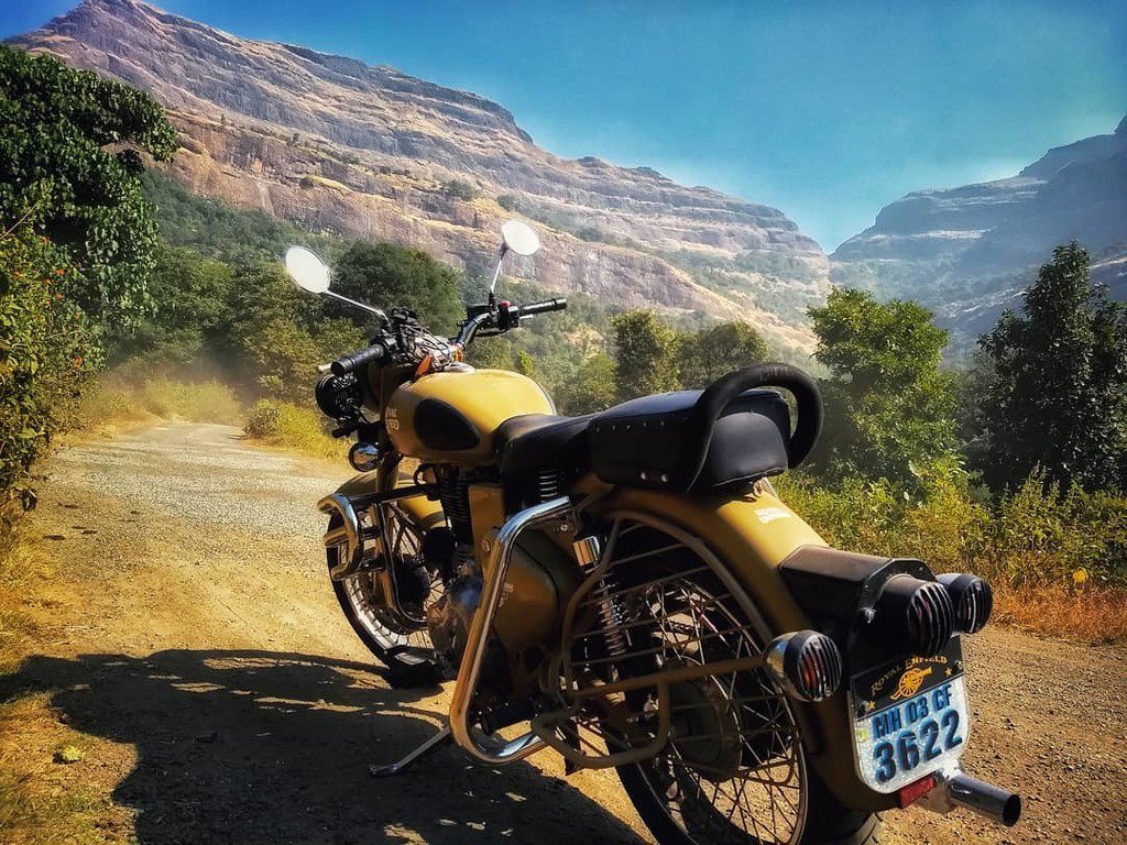 jaydeokolekar's tweet photo. I felt my lungs inflate with the on rush of the secenery - Air, Moutains, Trees and People...
#royalenfieldindia #re #royalenfield #bhandardara #roadtrip #desertstorm #classic500 #mountains #offroad #nature #beautiful #scenery #sky #solotraveler #solo #exploremaharashtra #tr… https://t.co/dxWxWGTzuB
