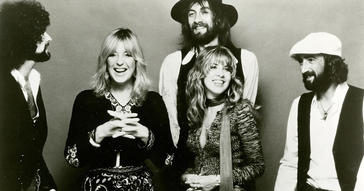 RollingStone's tweet photo. Hear Fleetwood Mac's intimate early version of "Landslide" https://t.co/S2EJ2sh4aA https://t.co/dnUKlADkvz
