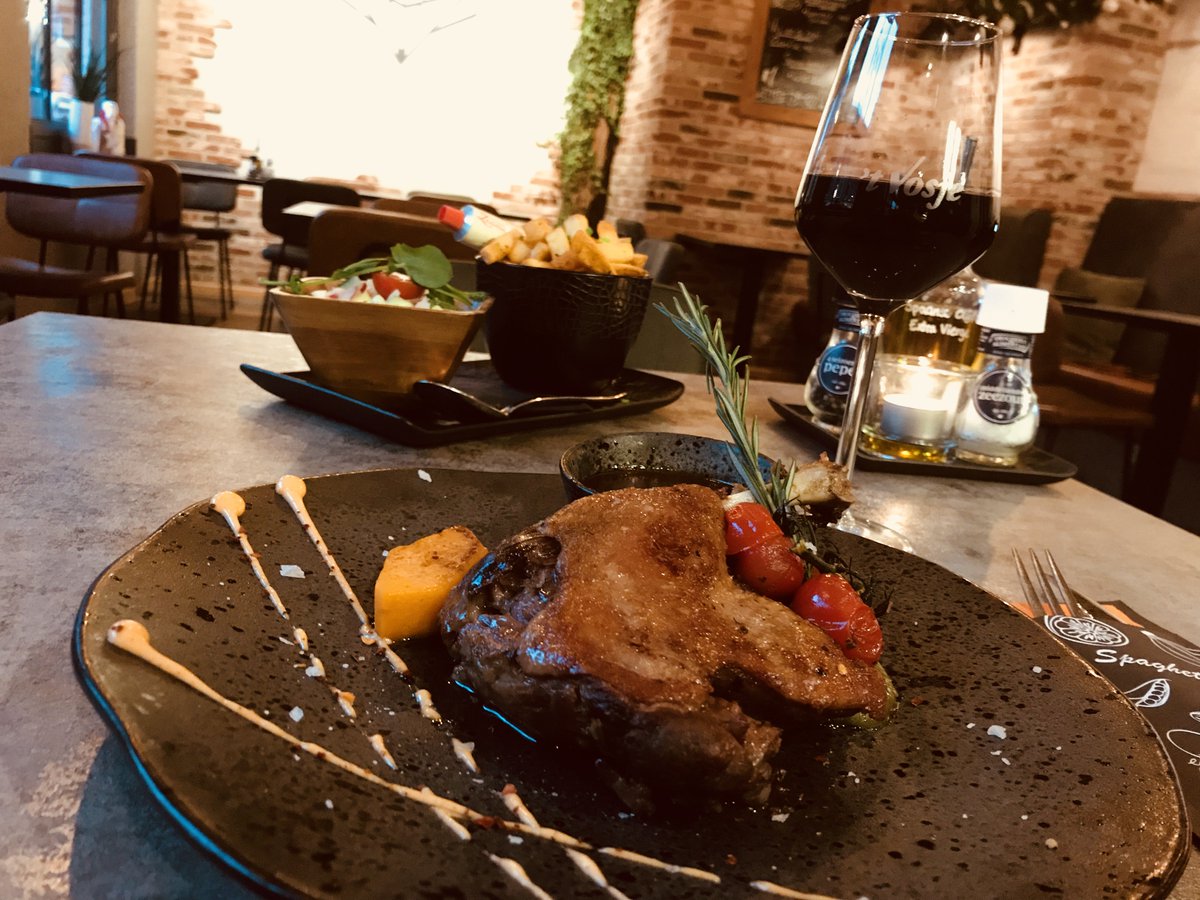 Super lekker nieuw maand menu! #gekonfijte #eendenbout #rozemarijn #jus #groenten #NewYear #new #ideas #food #inspiration