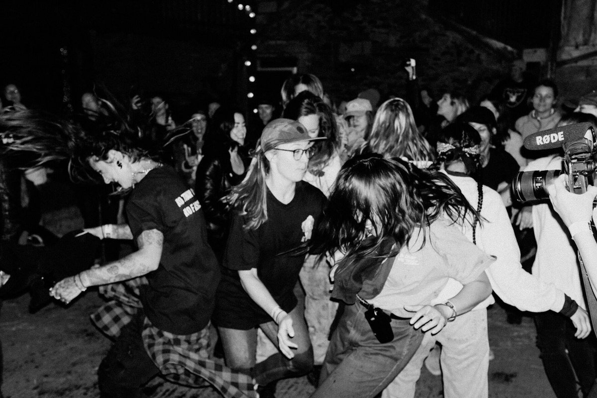 PistonheadLager's tweet photo. Moshing at #CampVC - another highlight of 2017 https://t.co/Ia3l2JSdfo