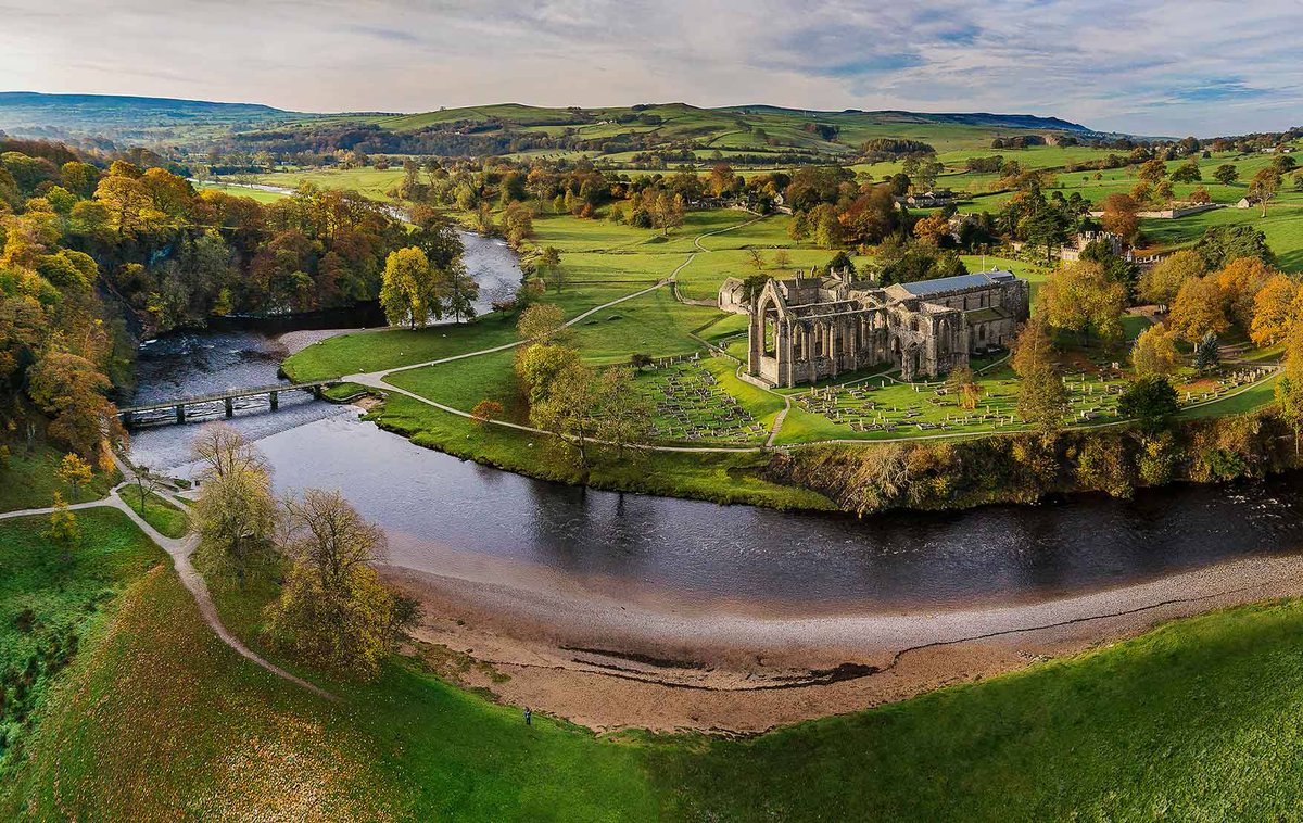 Welcome2Yorks's tweet photo. Did you know that Yorkshire is officially the best place in the world? How's that for #NationalTriviaDay? 😉 https://t.co/696Sl9W4mQ
