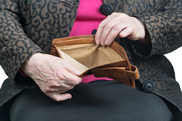 JaneMakesIt's tweet photo. Financial Abuse – How To Protect Senior Family Members https://t.co/OnkgxW7rNx #SeniorCare #ElderCare #SeniorLiving #Seniors #Retire #RetireAtHome #Retirement #FinanceTips #FinancialTips #LivingWithElders https://t.co/peyDVA0ilc