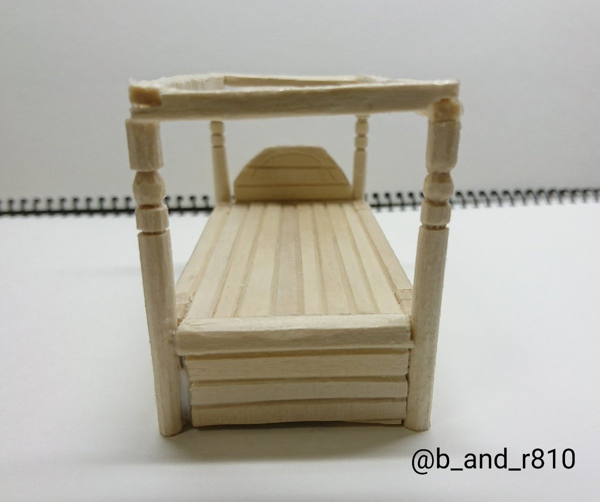 B R 沼落下中 作るはいいけどそういや実物見たことなかった割りばし天外ベッド 柱の部分も装飾してみたが 布つけないと天外ベッドぽくないようなw 割りばし 工作