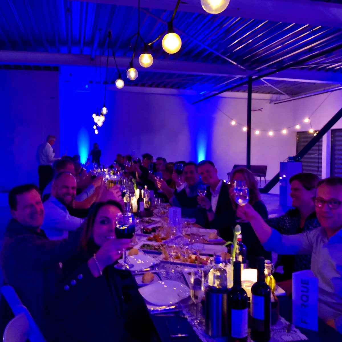 RestaurantFox's tweet photo. Fox levert feestbeleving op maat… Op bijna elke locatie! https://t.co/nyBDqAloNH #restaurantfox #catering #cateringTwente #foodtruck #foodtruckTwente #bedrijfsfeest #feest #food #foodie https://t.co/zdI9gmysf3