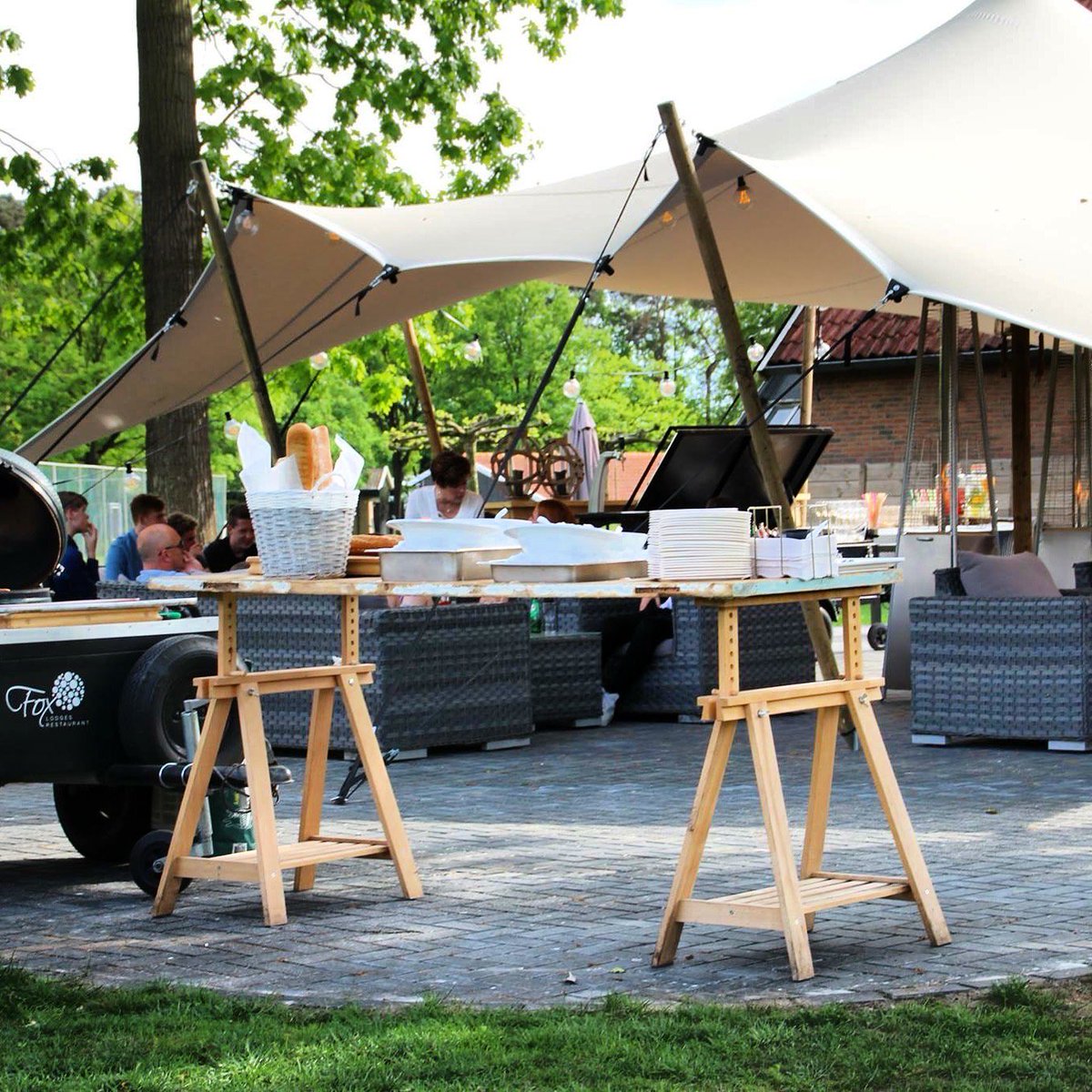 RestaurantFox's tweet photo. Fox levert feestbeleving op maat… Op bijna elke locatie! https://t.co/nyBDqAloNH #restaurantfox #catering #cateringTwente #foodtruck #foodtruckTwente #bedrijfsfeest #feest #food #foodie https://t.co/zdI9gmysf3