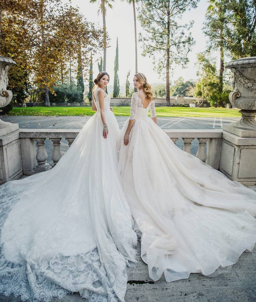 jinzabridal's tweet image. Make an entrance in one of our new gowns from our 2018 #ElvetCollection... available in our LA Boutique only. Coordination: @charis_events // Floral Design: @designerdana.lee // Photography: @andyseostudio // Gown: @jinzabridal // HMUA: @viviantranartistry // Jewelry: @marga…