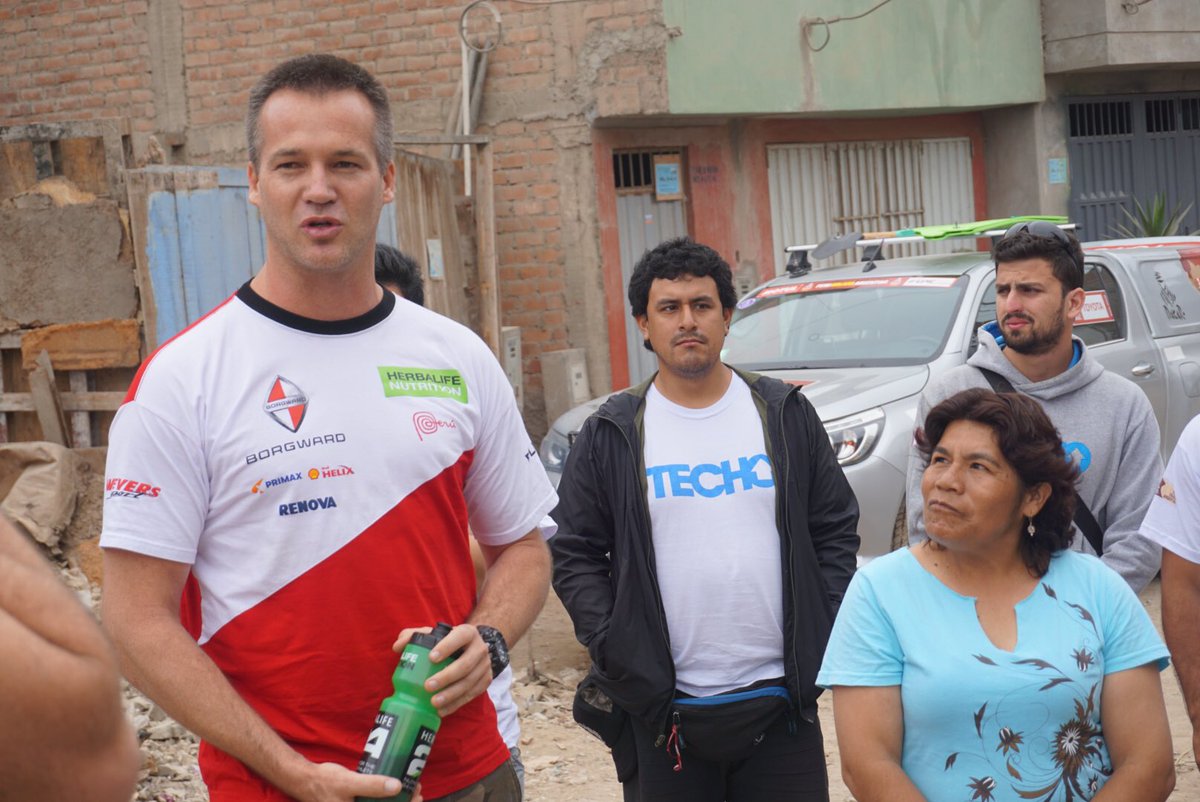 TECHOpe's tweet photo. . @fuchsrally dando unas palabras inaugurales a la construcción en el Asentamiento Humano 7 de Enero en San Juan de Miraflores #Dakar2018 https://t.co/4Yj7iTlfYd