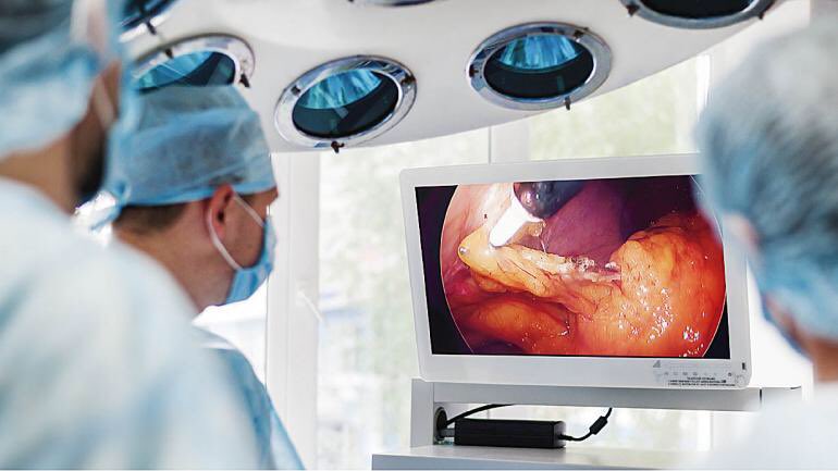 DrRACastillo's tweet photo. El futuro tecnológico en urología báscula entre las opciones médicas y las quirúrgicas, ambas destinadas a tratar al enfermo de manera mínimamente invasiva. De la mano de la terapia génica se obtendrán soluciones para las diversas formas de cáncer urológico. #Urología #Cirugía https://t.co/iRJCLvO9p6