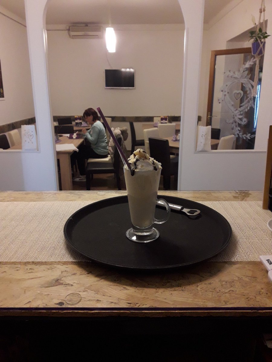 Banana sejk :-) 😍🤗💣💥🍌🍪 
#pamba #palacinkarnica #novisad #januar #banana #shake #plazma #vocninapitak