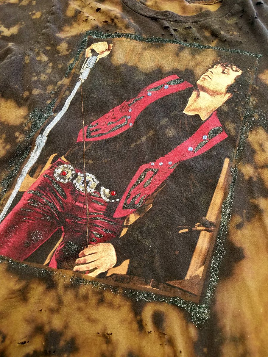 WhiskeyRiverDGC's tweet photo. It's TOOO cold...Come On Baby Light My Fire! 🔥
Vintage Jim Morrison blinged tee $60.

#whiskeyriver #whiskey #rocknroll #JimMorrison #TheDoors #cold #winter #hot #fire #bling #tshirt #musician #singer #music #famous #grunge #Tbt #Thursday #thirstythursday #boutique #fashion https://t.co/U5iAStyDyD