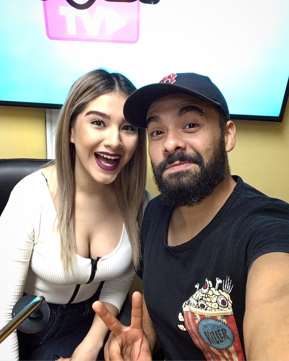 En momento de MANIFESTARSE en el turno de <a href="/RodzAngel/">Angel Rodríguez ®</a> y hoy lo acompaña de nuevo <a href="/JosselineMayen/">Gaby Mayen</a>. 

¡Pidan sus canciones favoritas y pásenla de lo mejor! ✌🏻👽