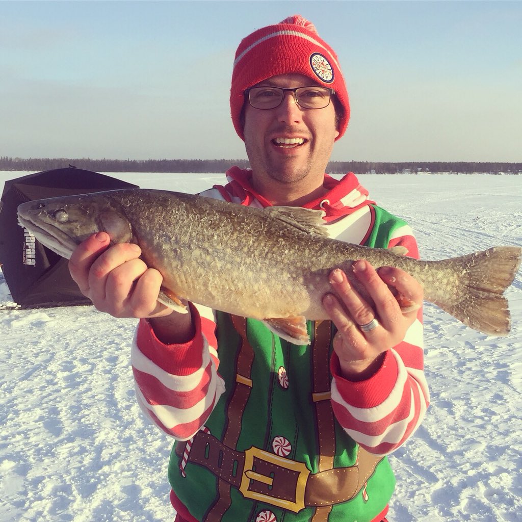 tabertackle's tweet image. After enduring -35C weather yesterday, we manage to still bring in quite a few fish! Here’s the catch of the day! How much do you think it weighs? #splake #trout #ontariofishing #icefishing