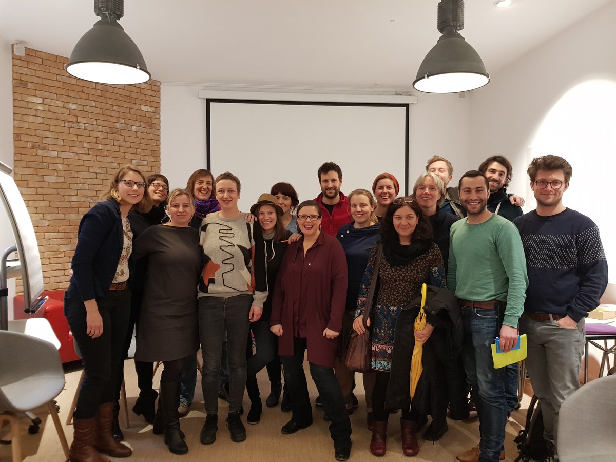 NeueOberstufe's tweet photo. Gestern sind wir im #Oberstufen-Team der #esbz produktiv mit einem Studientag zur Weiterentwicklung unserer #Pulsare gestartet #nosesbz. Mehr zum Lernformat Pulsar gibt's hier: https://t.co/X12boslsxH https://t.co/BuH1UpYbeF