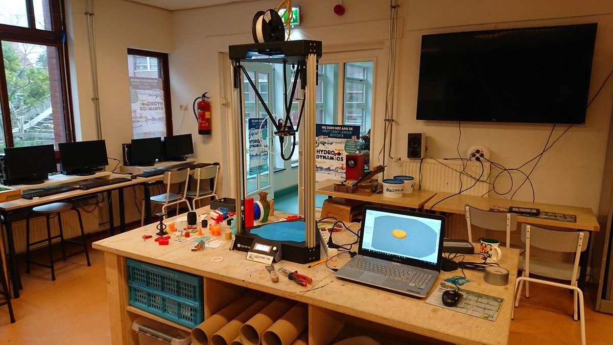 3drene's tweet photo. Vanuit @2Samen verzamelde kinderen zich vanuit bso’s voor de eerste ‘ontdek-lab’ om van alles te kunnen ontdekken op het vlak van techniek. @3drene demonstreerde de 3Dprinter, waarbij zij een 3D ontwerp voor hun ogen werkelijkheid zagen worden. Meer: https://t.co/qojMNEaEua https://t.co/ogLJSu8vXd